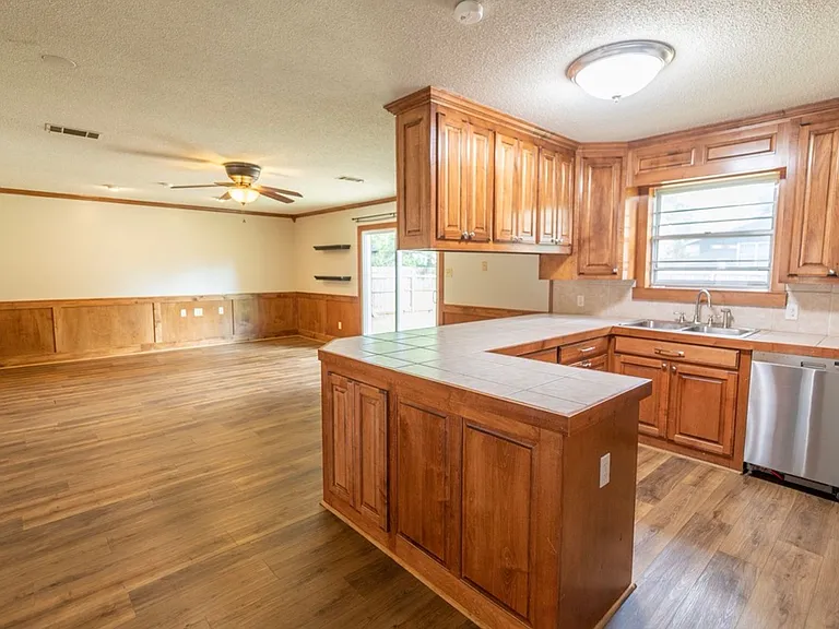 1016 Grayland Dr — Photo 13