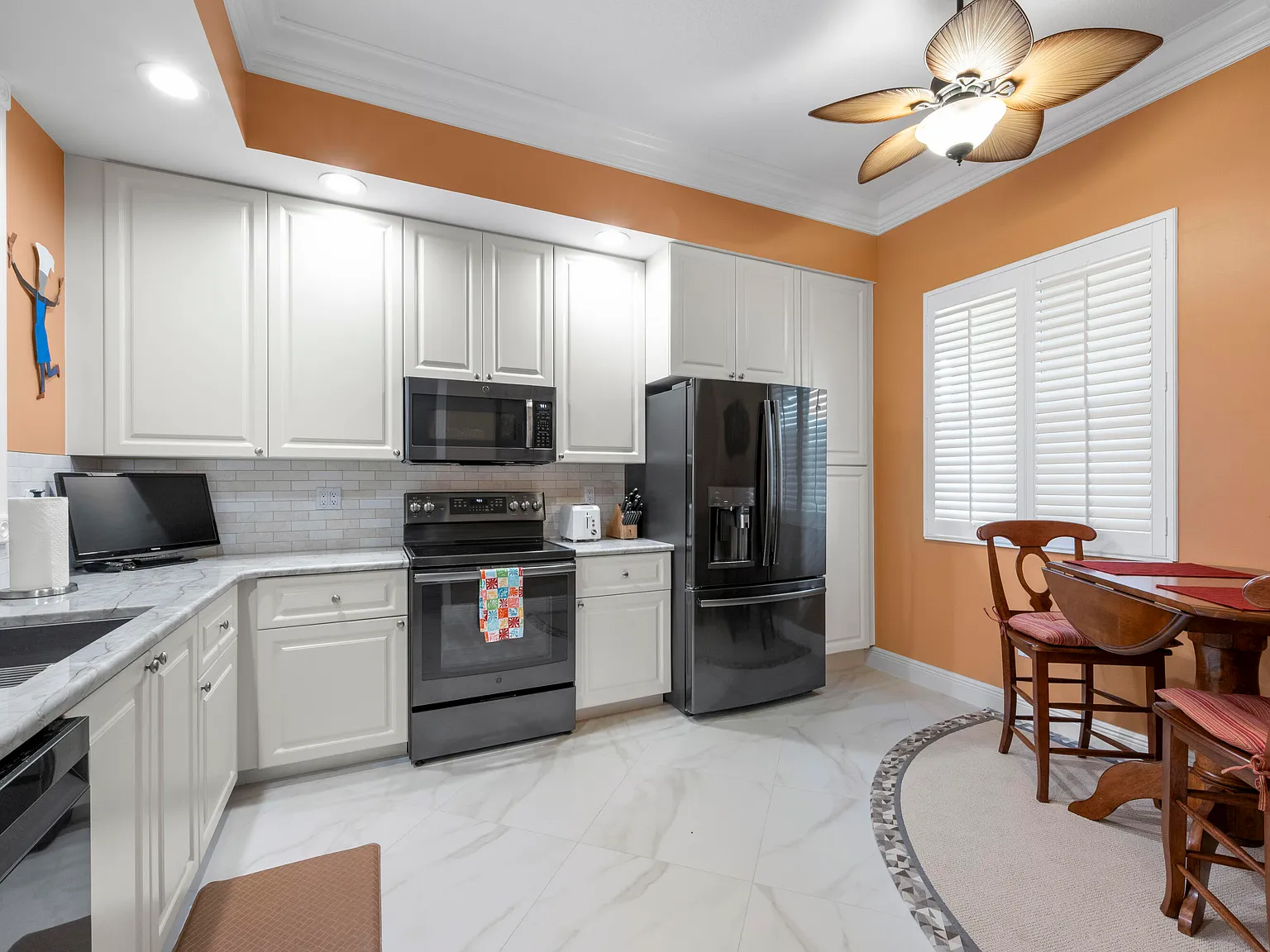 2 bed, 2.0 bath, 1989 sqft, $2,800 — Photo 3
