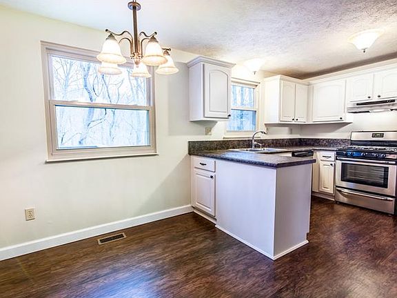 4th image of 130 Crescent Dr