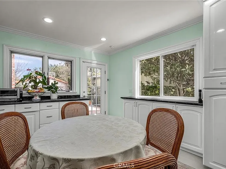 18423 Linnet St — Photo 15