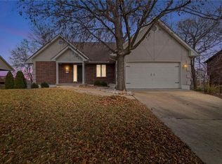 300 SW 25th St, Oak Grove, MO 64075