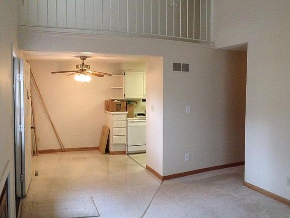 4th image of 928 Breezewood Cir