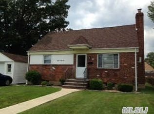1562 Bellmore Rd, Bellmore, NY 11710