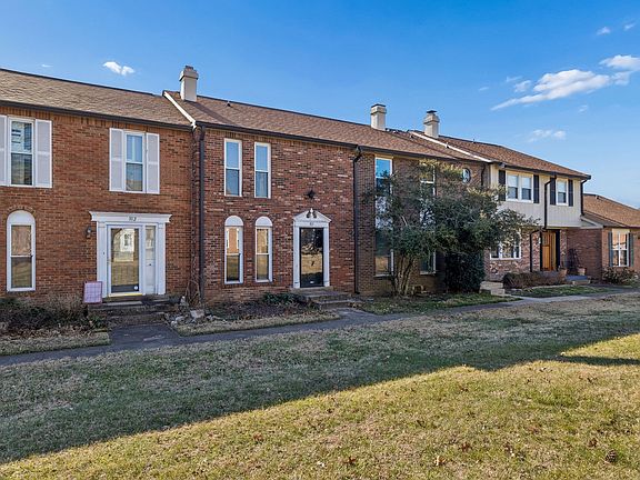 3rd image of 313 Huntington Ridge Dr