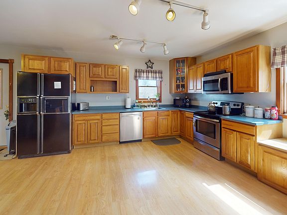 5th image of 303 Phinney Farm Road
