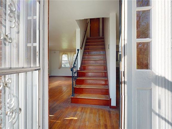 2nd image of 77 Taylor St