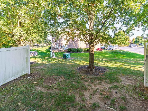 4th image of 5972 Brice Park Dr #18E