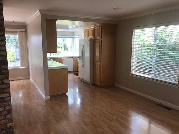 5th image of 814 Madeira Dr