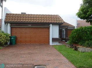 512 NE 195th St, Miami, FL 33179