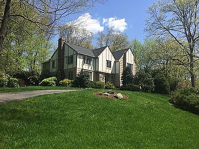 2nd image of 32 Hull Pl