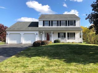 4 Lilac Ln, Latham, NY 12110