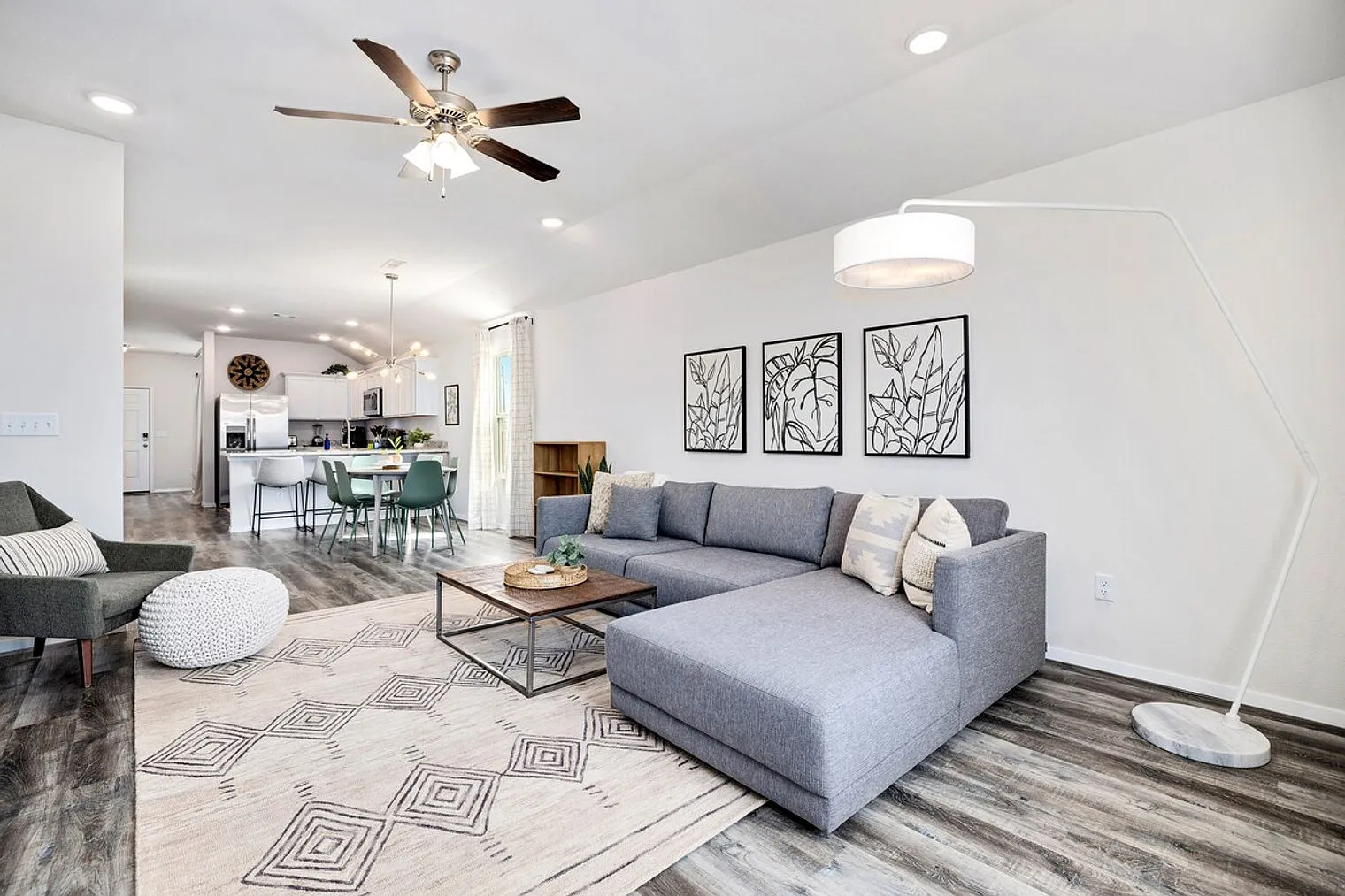 3 bed, 2.0 bath, 1603 sqft, $4,408 — Photo 4