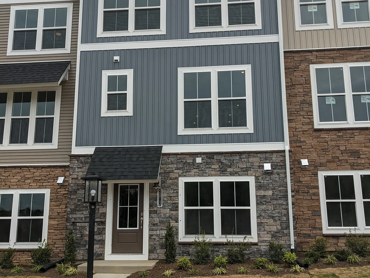 4 bed, 3.5 bath, 1900 sqft, $3,200 — Photo 1