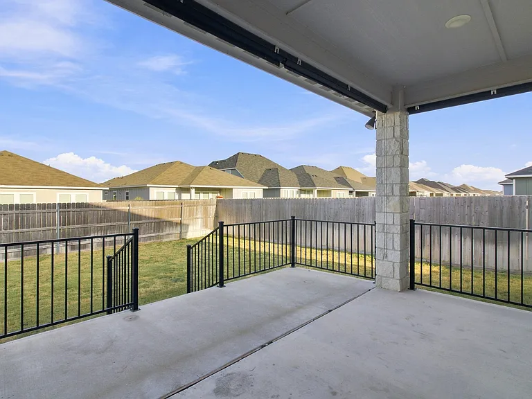 2827 Fox River Dr — Photo 32