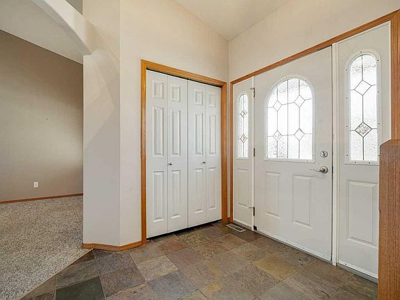 4th image of 83 Rivergreen Rd W