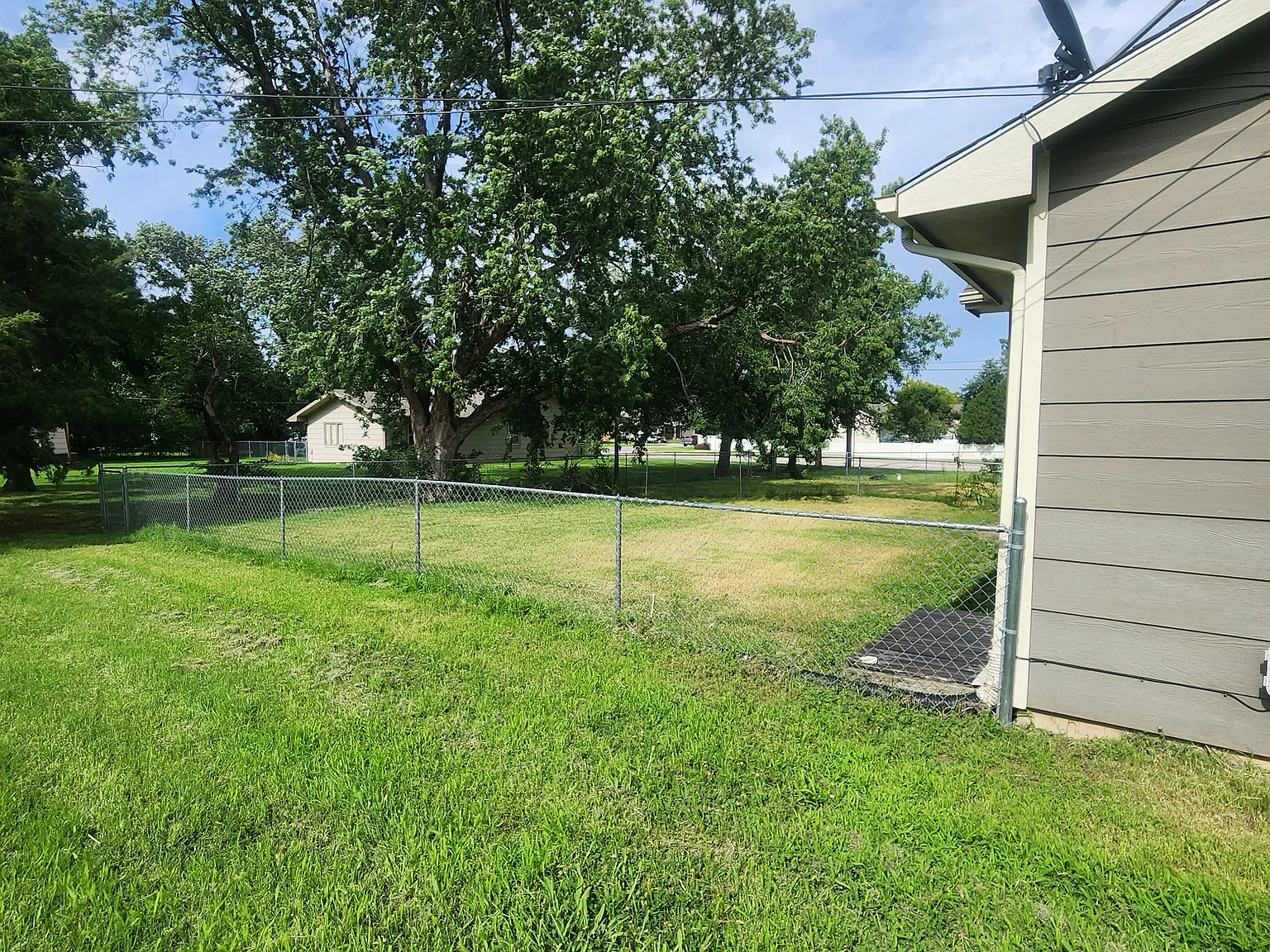 3 bed, 2406 sqft, $1,620 — Photo 4