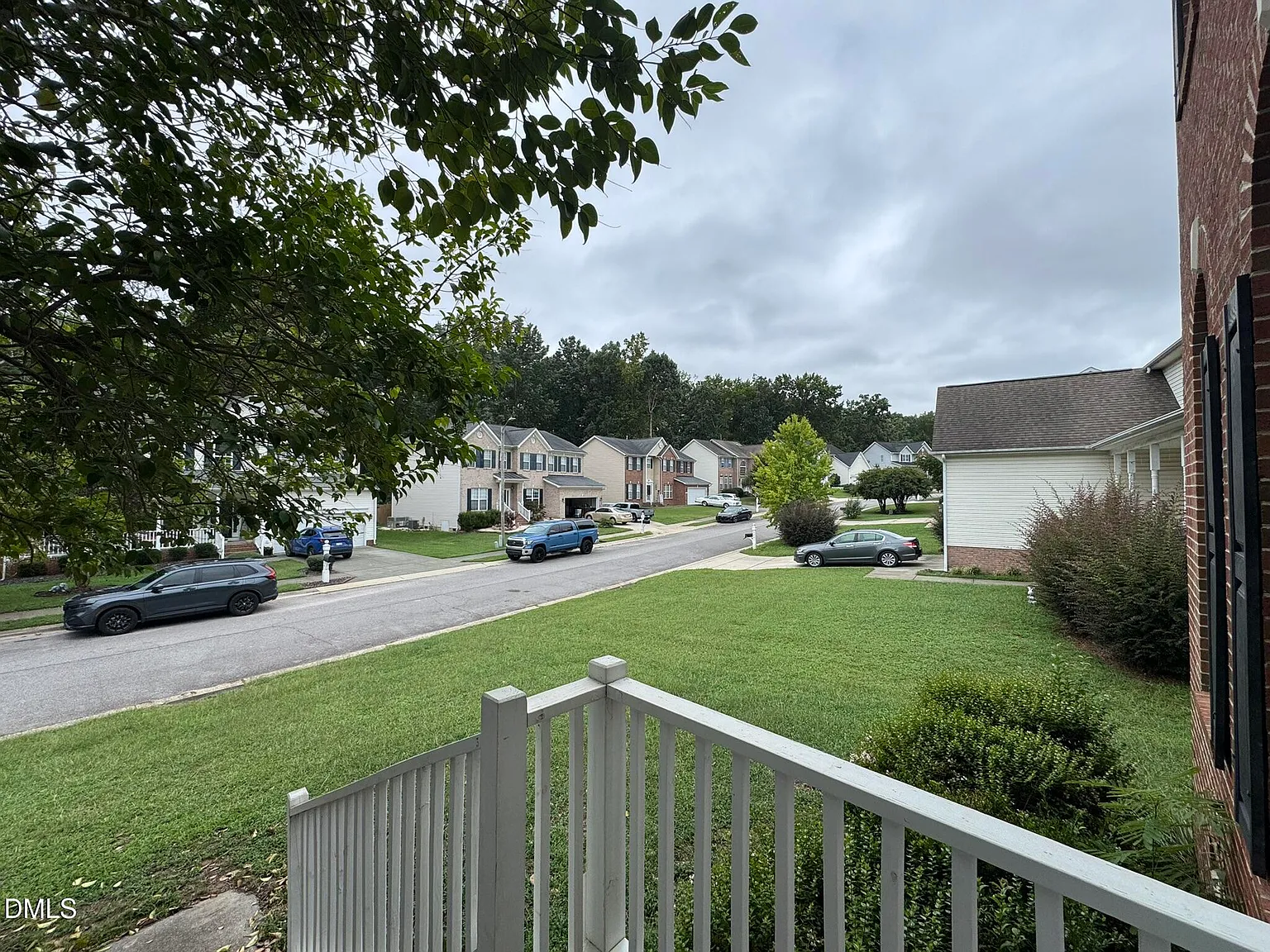4 bed, 2.5 bath, 2400 sqft, $2,150 — Photo 2