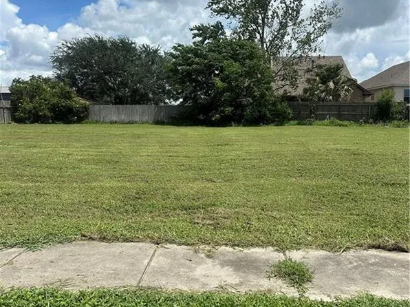 8325 Creole Dr, Chalmette, LA 70043