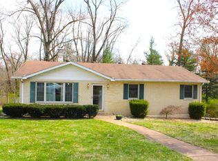 40 Lake Forest Dr, Belleville, IL