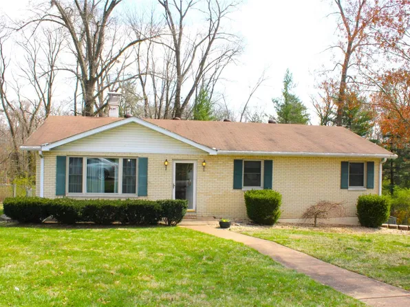 40 Lake Forest Dr, Belleville, IL 62220