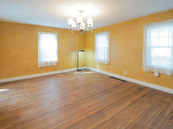 904 Maple St-104