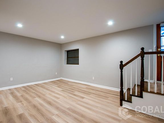 4th image of 886 Saint Charles Ave NE #8