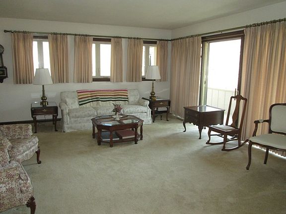 3rd image of 1030 E Harlem Ave