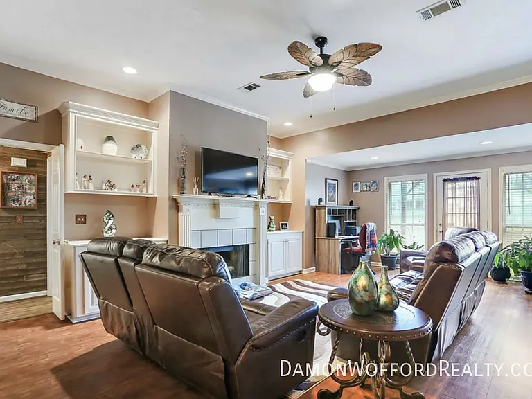 115 Appleridge Dr — Photo 2