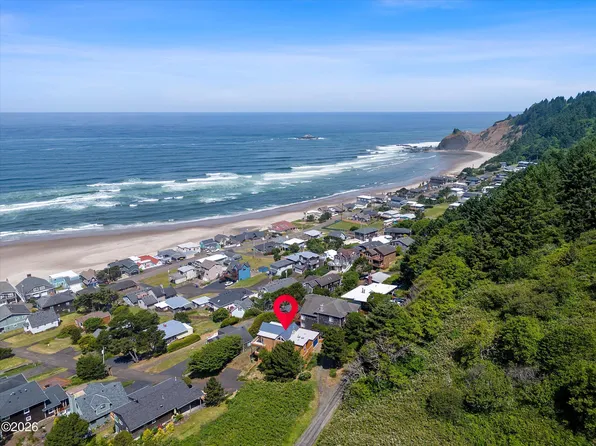 7015 NE Neptune Dr, Lincoln City, OR 97367