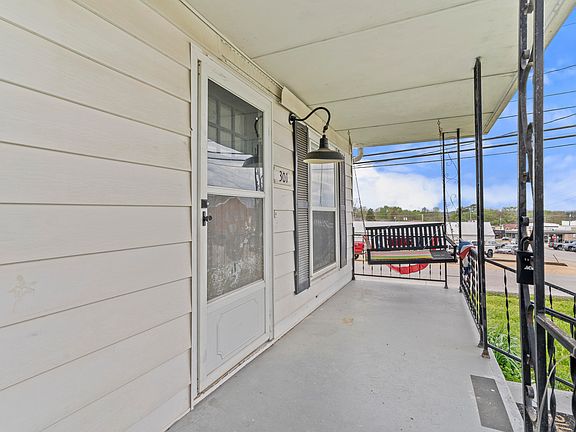 3rd image of 301 E Webster Avenue