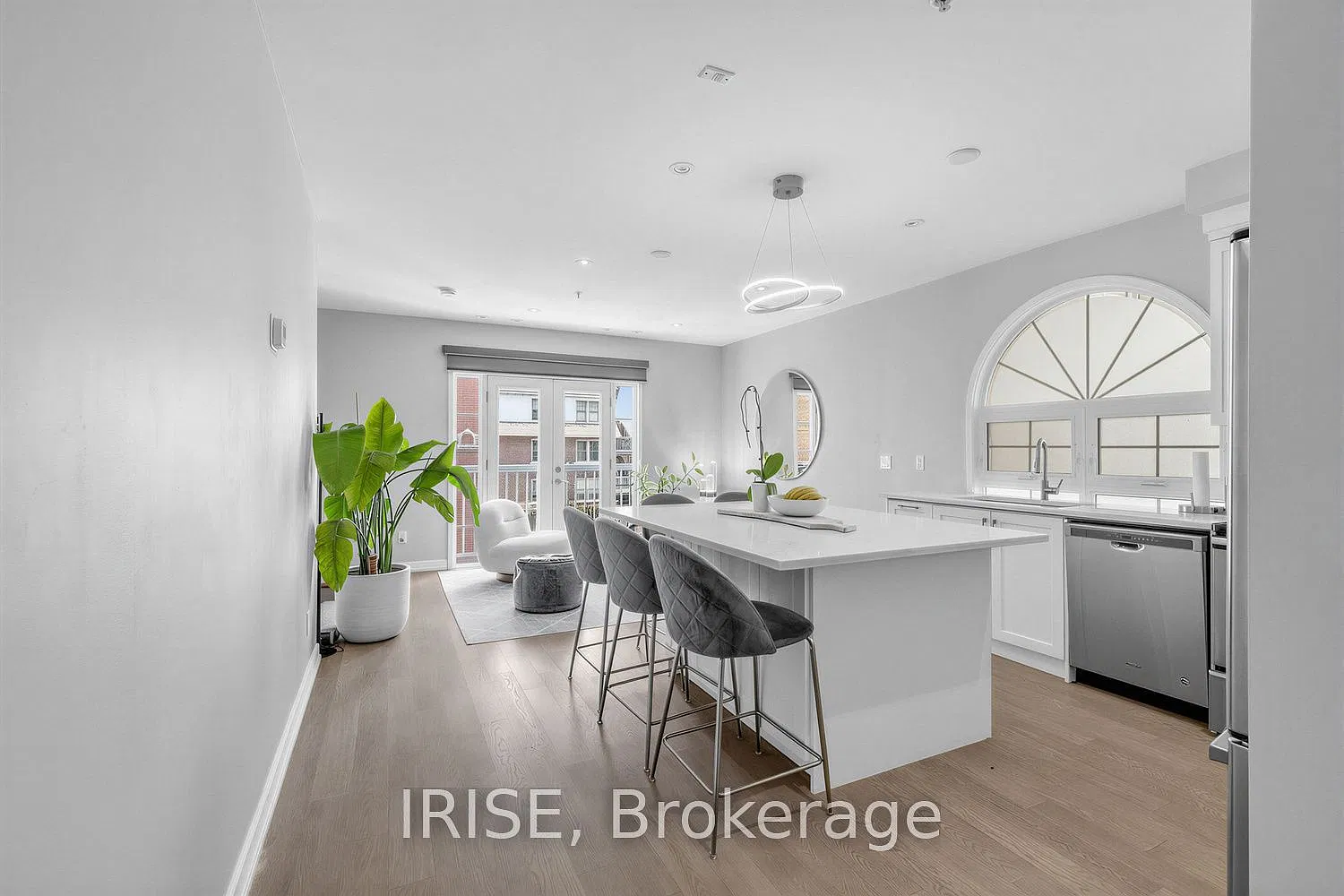 3 bed, $4,975 — Photo 2