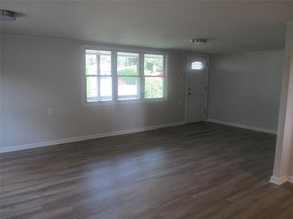 5th image of 1223 S Elm St