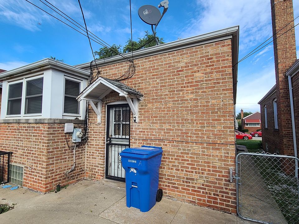 2nd image of 8828 S Ridgeland Ave
