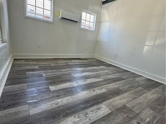 4th image of 742 Osmond Ave #740