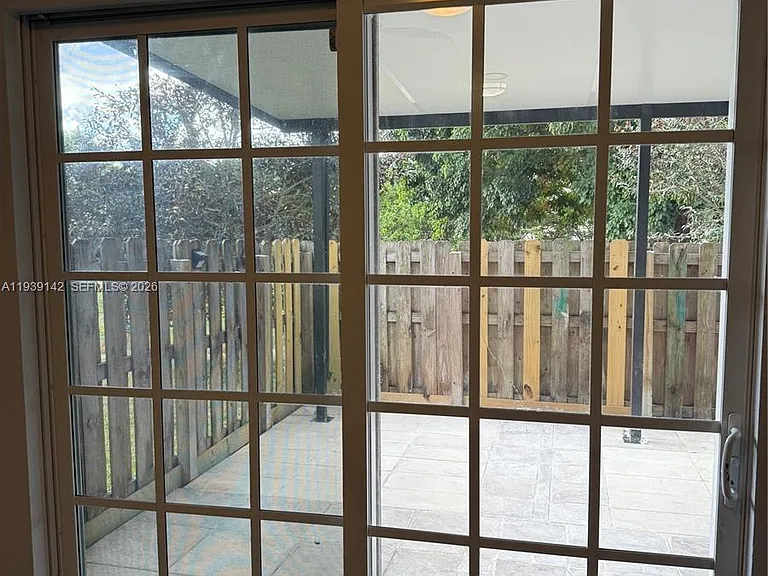 582 SW 2nd Pl — Photo 13