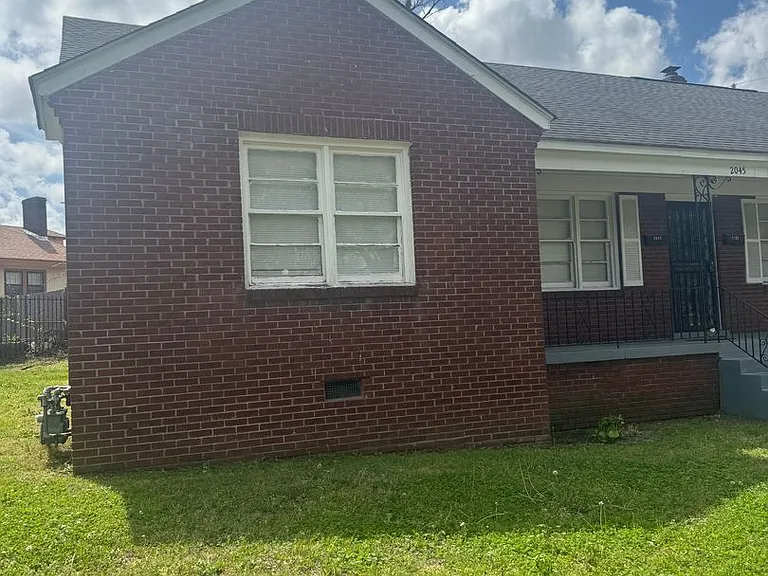 2045 Lamar Ave — Photo 4