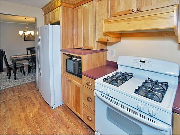 5th image of 464 Rainier Dr