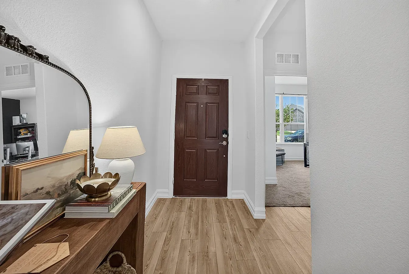 4 bed, 1991 sqft, $2,600 — Photo 3
