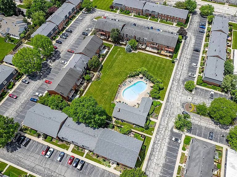 Photo 2 of 25 - 8503 Canterbury Sq W - Indianapolis, IN Building Photo - 8503 Canterbury Sq W