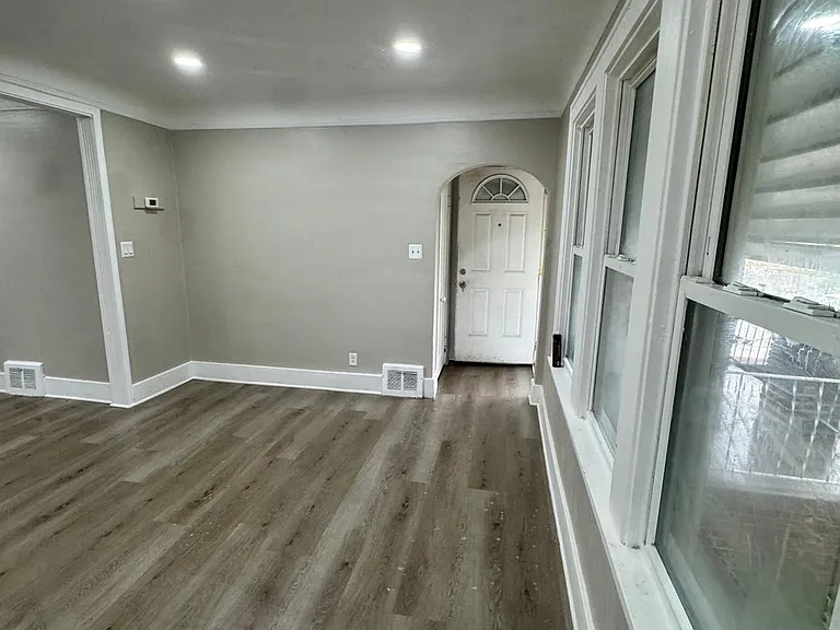 7815 Normile St — Photo 8