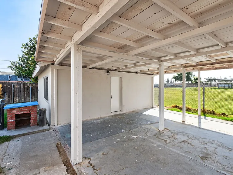 1023 W Congress St — Photo 17