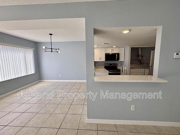 4th image of 2725 Fan Palm Dr #A