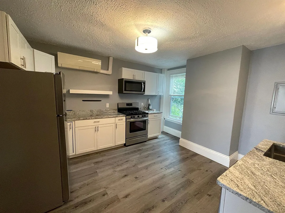 Building Photo - 388 Somerville Ave #5