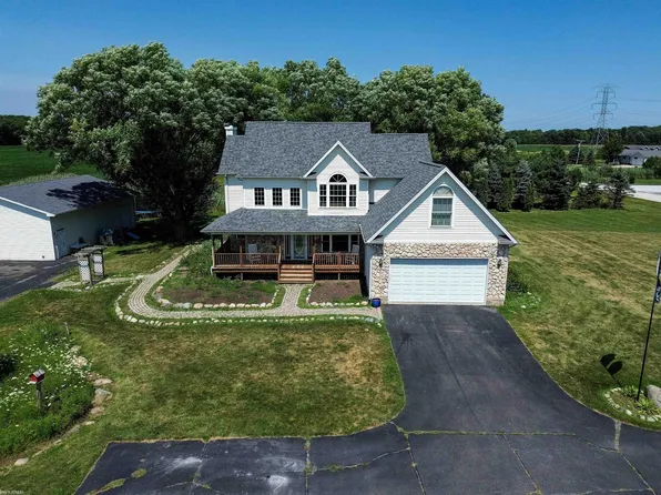 2976 Midway Ln, Saint Clair, MI 48079
