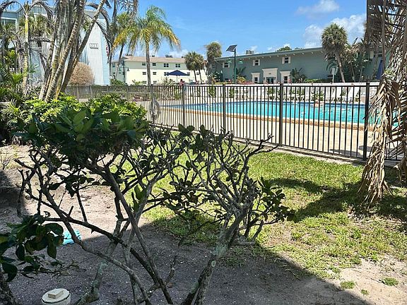 4th image of 221 Columbia Dr APT 142