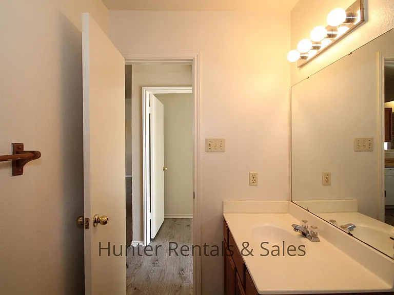 3801 Winchester Dr — Photo 19