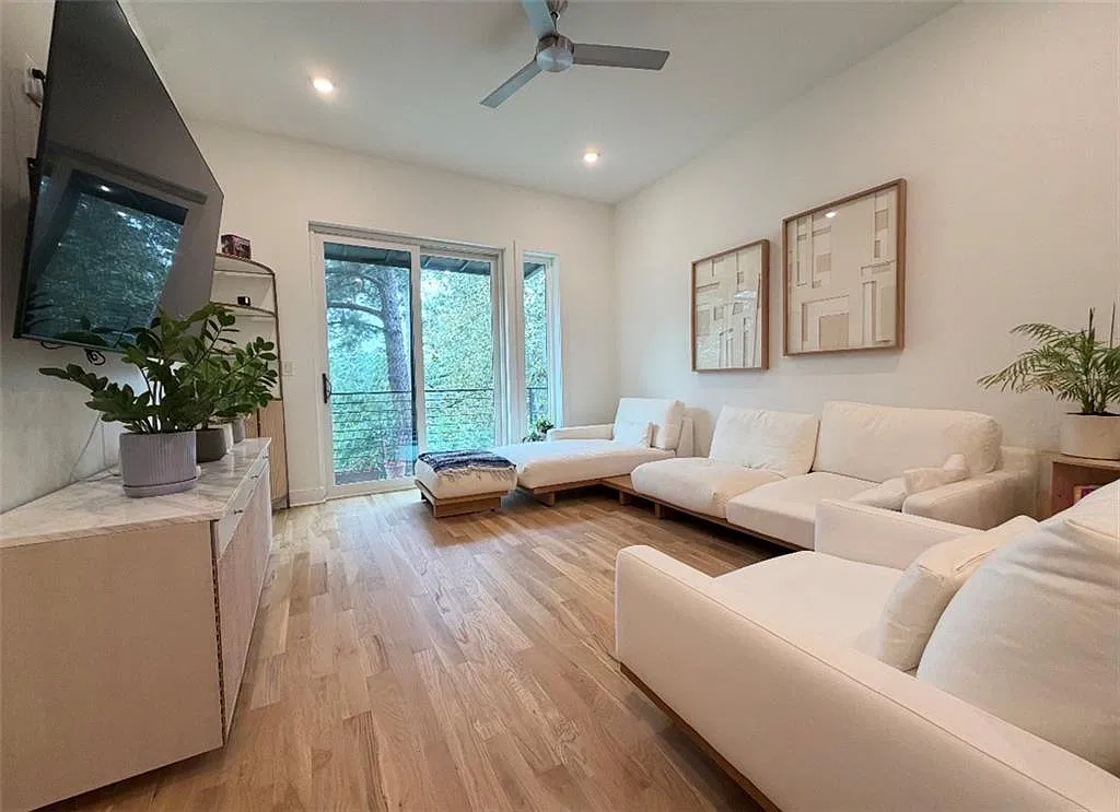 2199 Lenox Rd NE — Photo 2