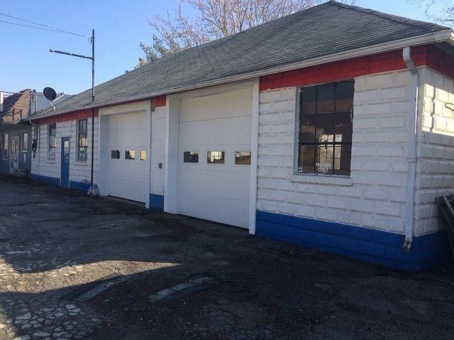 2nd image of 105 Muntz St