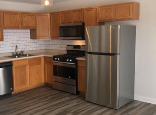 549 Central Parkway Rd APT E, Woodstock, IL 60098