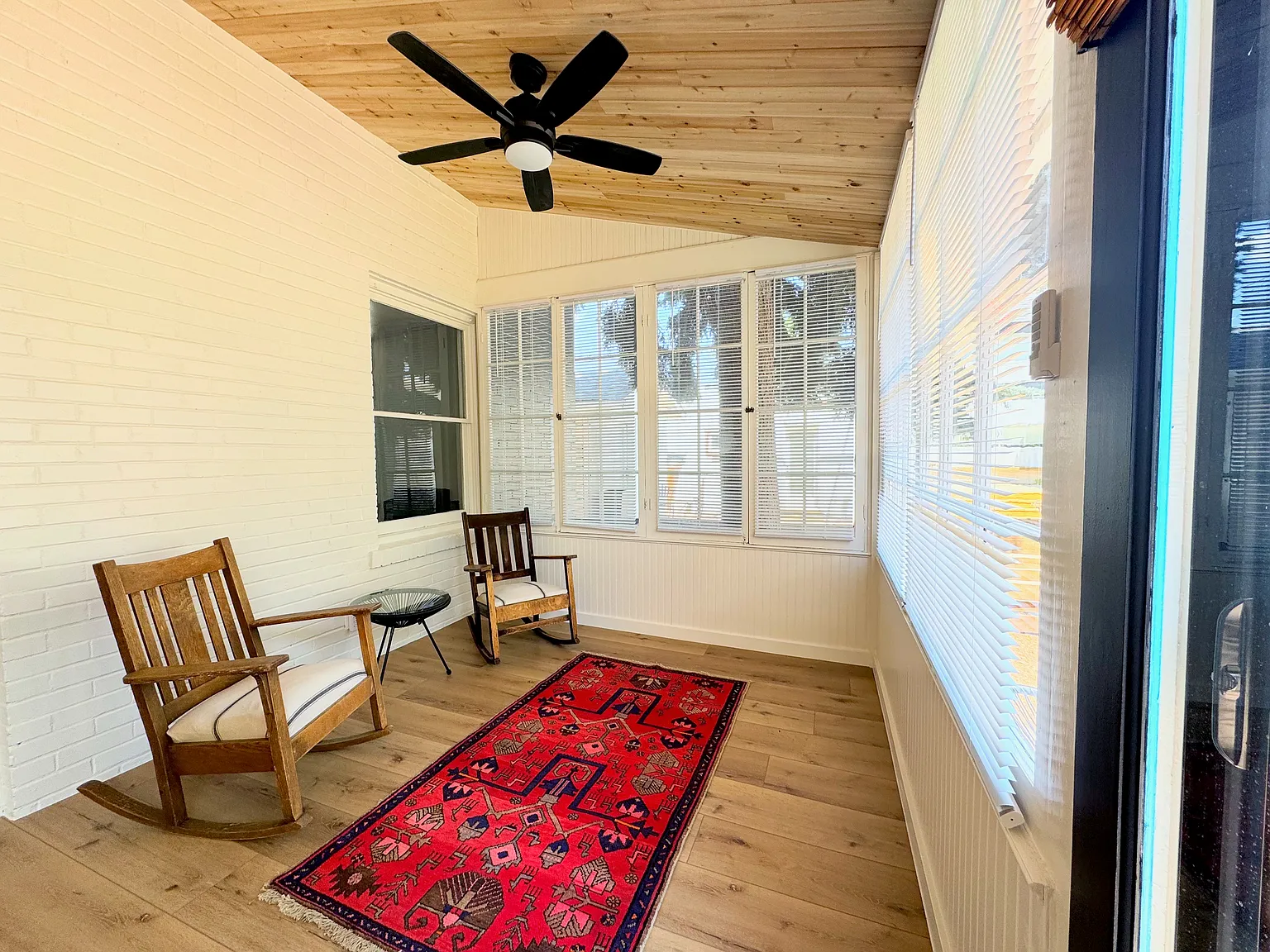 1 bed, 900 sqft, $2,300 — Photo 4